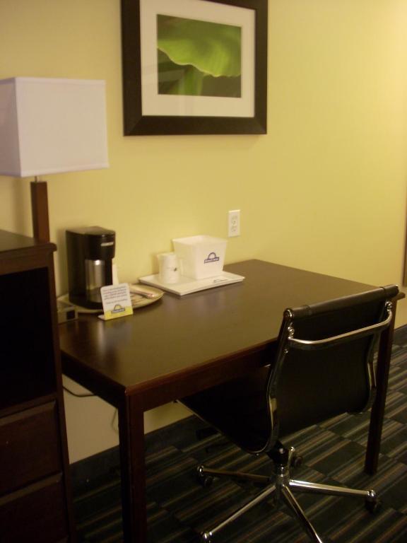 Days Inn & Suites By Wyndham Ozone Park/Jfk Airport New York Buitenkant foto