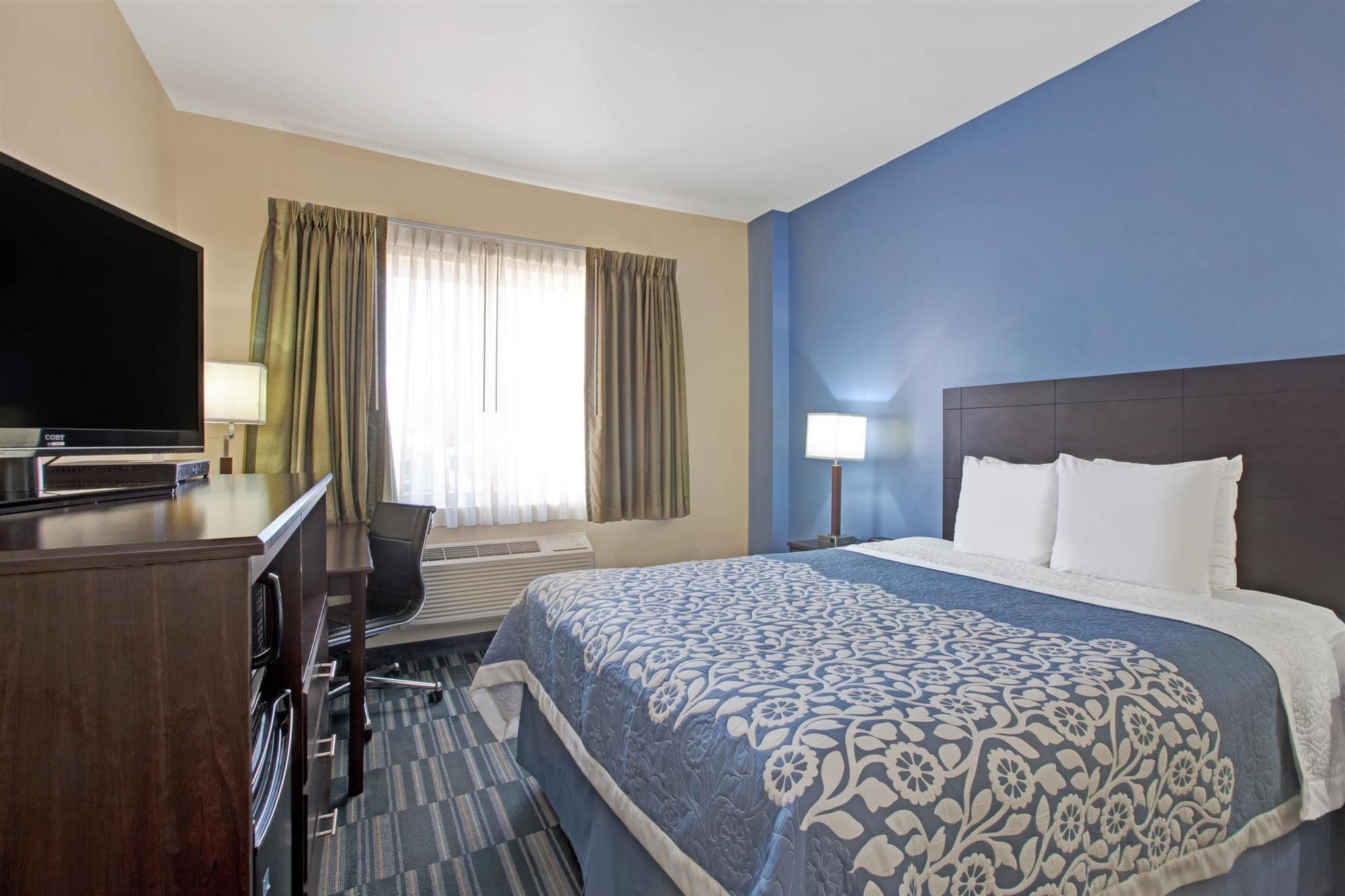 Days Inn & Suites By Wyndham Ozone Park/Jfk Airport New York Buitenkant foto