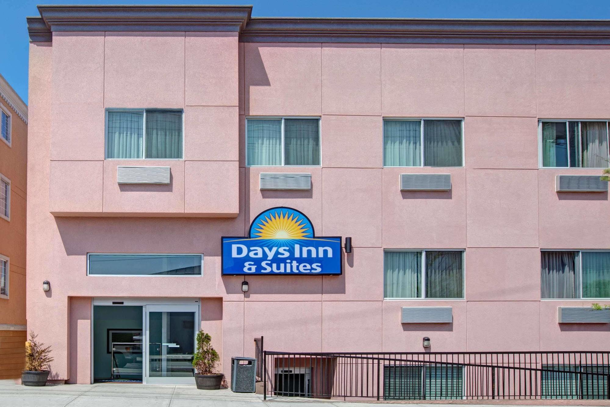 Days Inn & Suites By Wyndham Ozone Park/Jfk Airport New York Buitenkant foto